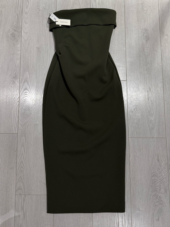 Babaton Dresses & Skirts - Babaton eyecatcher dress